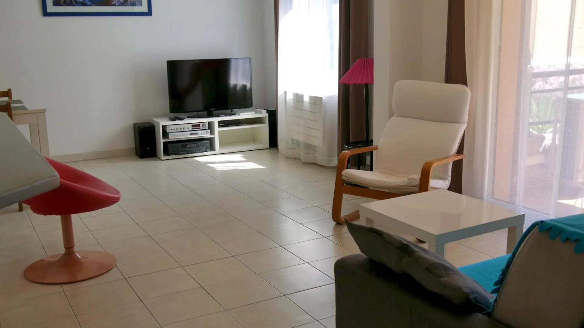 Appartement 60M2 - 2 Chambres A Une Minute Des Plages, Parking Prive Sausset-les-Pins 0*,  Francja